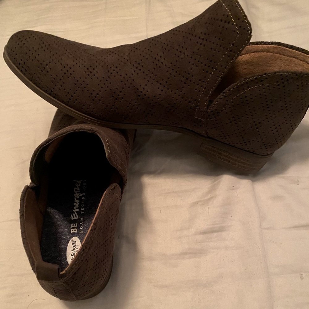 Dr. Scholl’s olive green ankle boots. Size 9.